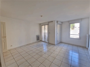 appartement à la location -   13004  MARSEILLE 4E ARRONDISSEMENT, surface 45,8 m2 location appartement - APR727125